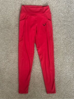 Violate the Dresscode Red High-Waist Active Leggings with Side Pockets
